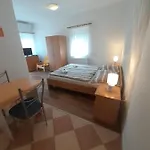 Apartament Petra Apartmanhaz Kehidakustány