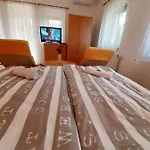 Petra Apartmanhaz Kehidakustány