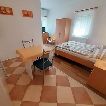 Apartament Petra Apartmanhaz Kehidakustány
