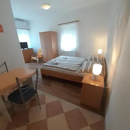 Apartament Petra Apartmanhaz Kehidakustány
