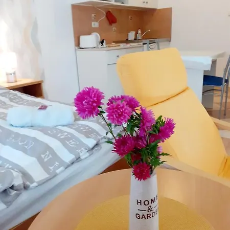 Petra Apartmanhaz * Kehidakustány