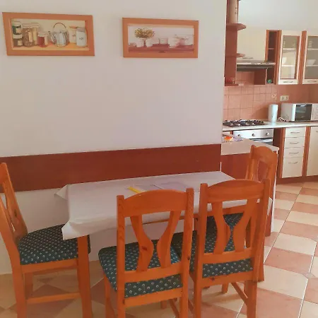 شقة Petra Apartmanhaz