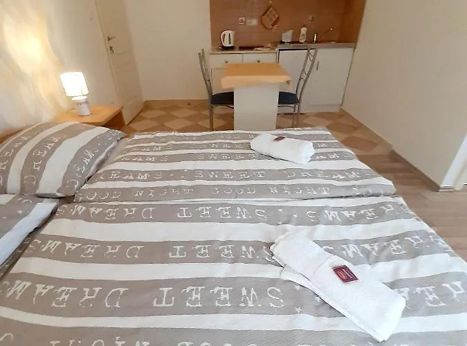 Petra Apartmanhaz Kehidakustány